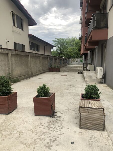Prelungirea Ghencea, 2 sp. com. parter bloc, reducere 60.000 euro